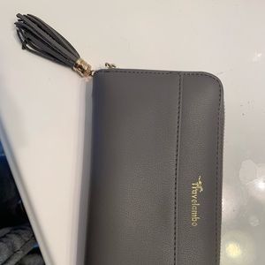 wallet wristlet